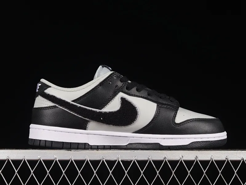 All Categories Nk SB Dunk Series Nk SB Dunk Low Low-top sneakers Cost-effective version Nk Dunk Low "Chenille" plush black hook SB low-top sports and leisure sneakers DQ7683-001